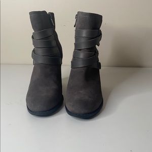 Adrienne VIttadini heels above ankle